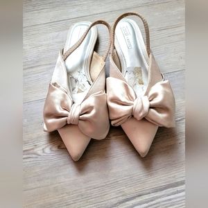 Offwhite flat sandals with big bow